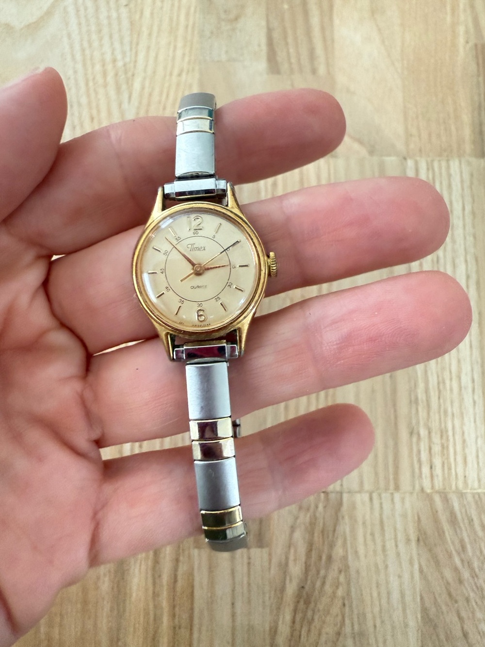 Vintage Timex ladies two tone expansion bracelet watch NEW BATTERY